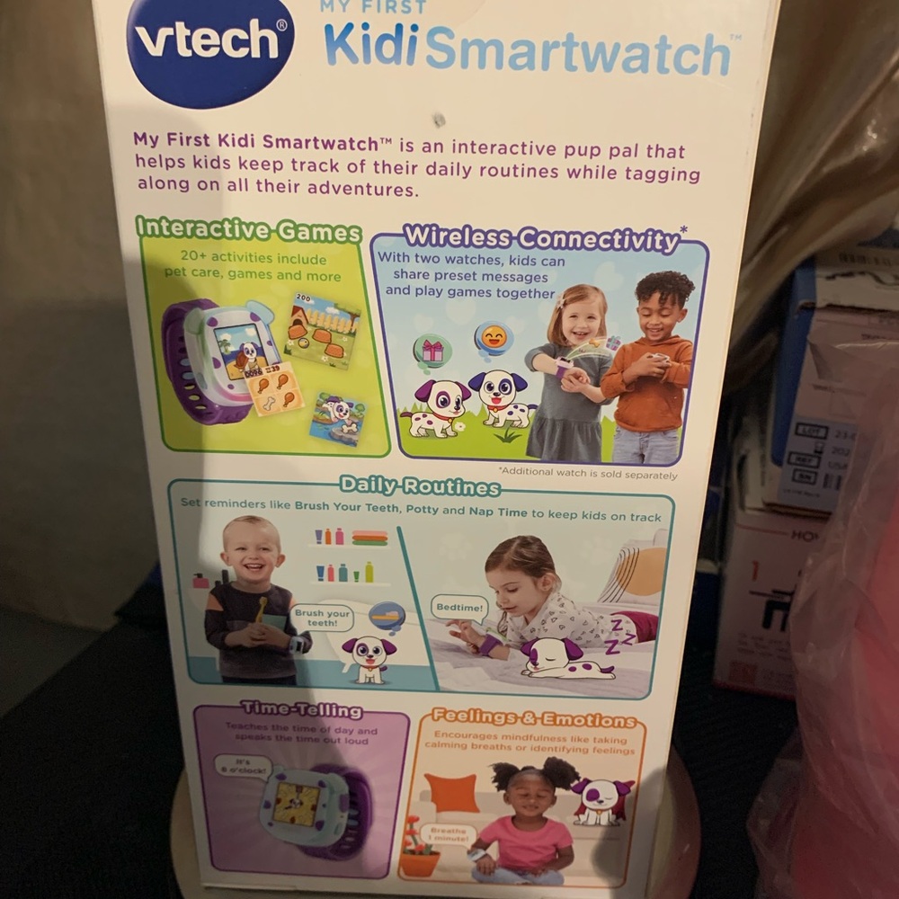 VTech Kidizoom Smartwatch in Purple‎ and White - Picture 5 of 9